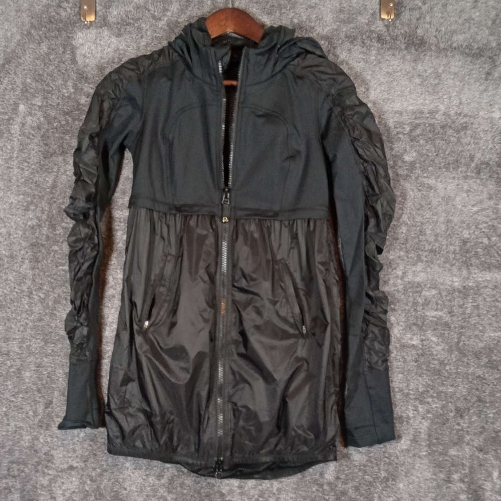 Lululemon Athleture 1/2 Zip Windbreaker Running Gym Gorepcore Womens 6